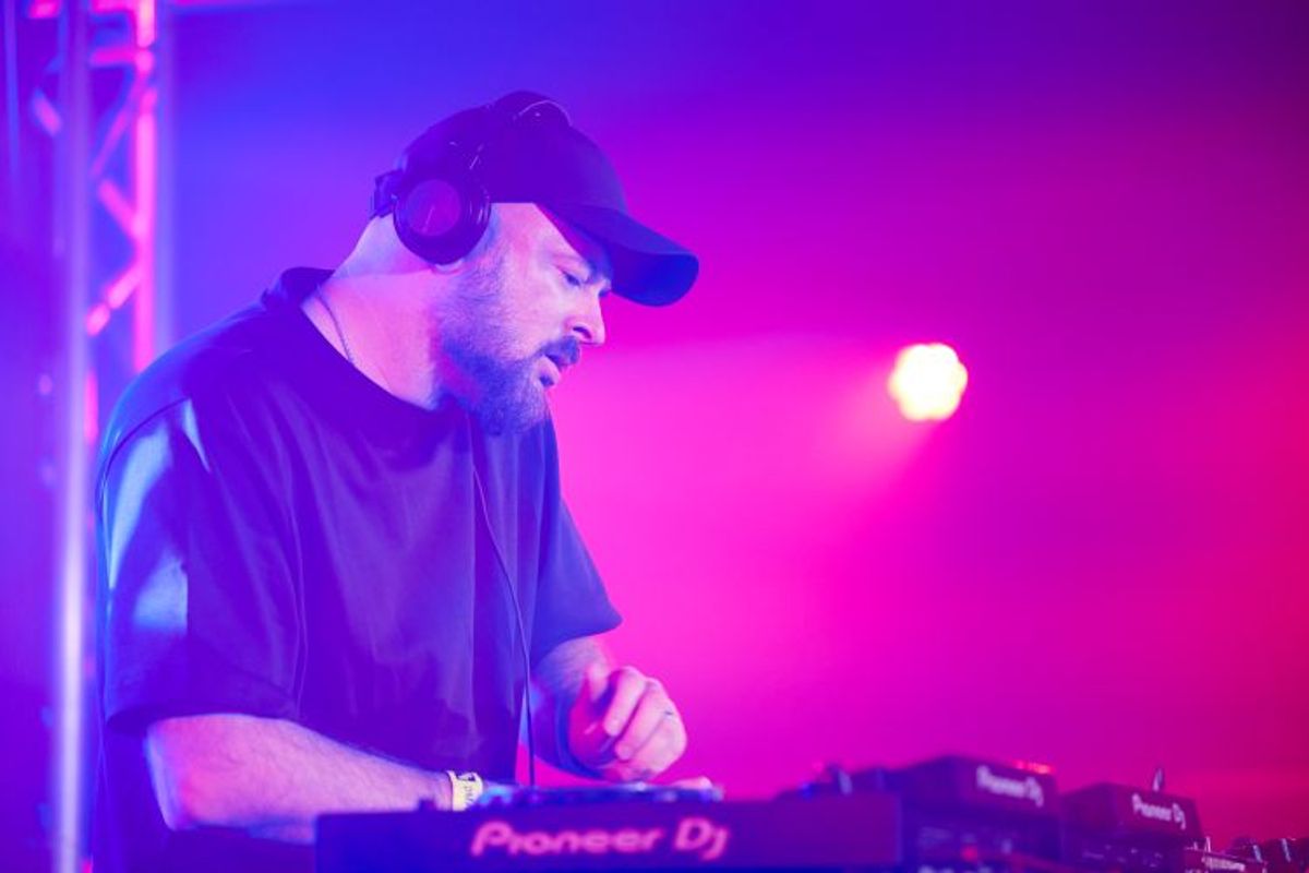Andi Durrant playing on stage