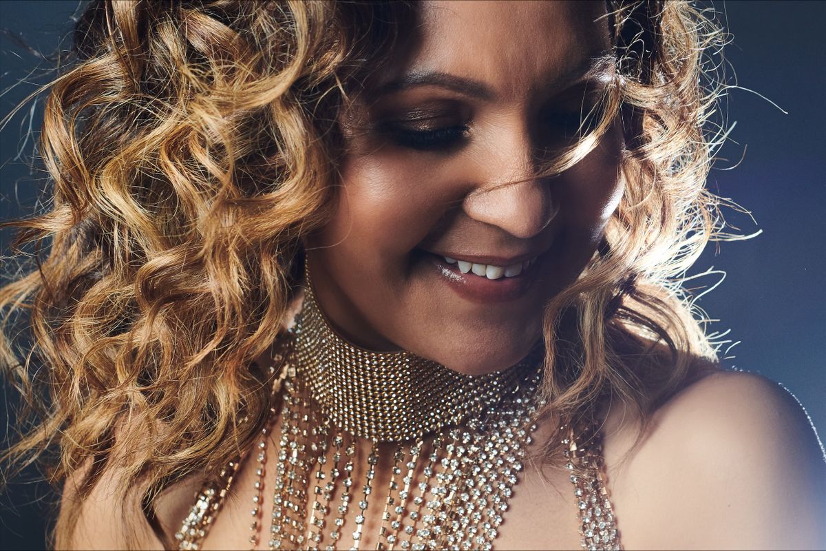 Rozalla press shot